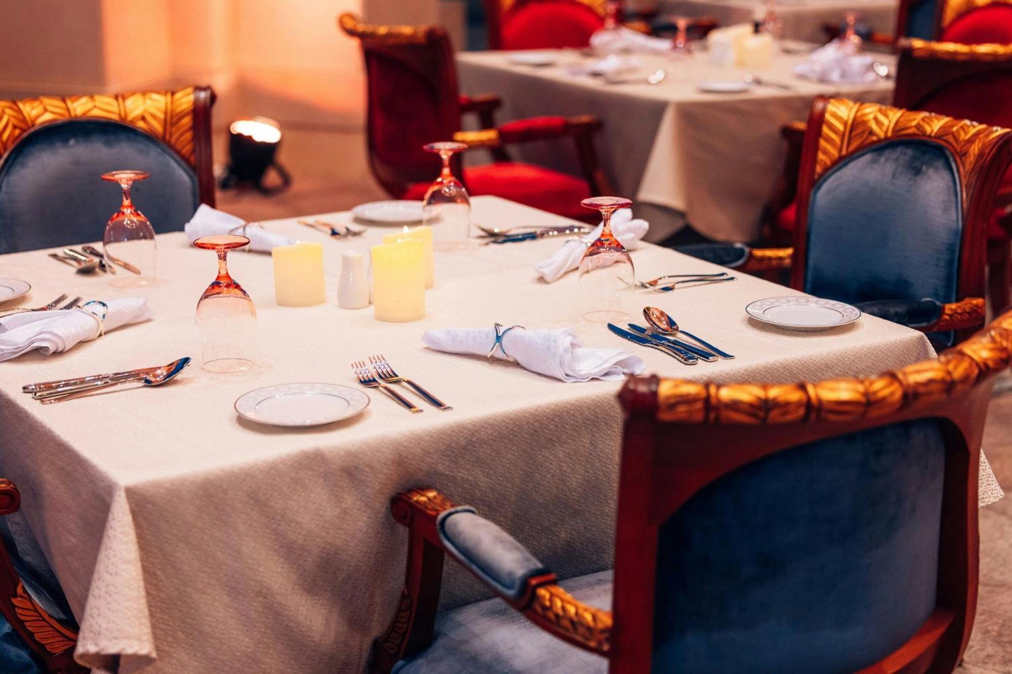 Hotel The Ritz-Carlton Yidda Exterior foto A table set for fine dining